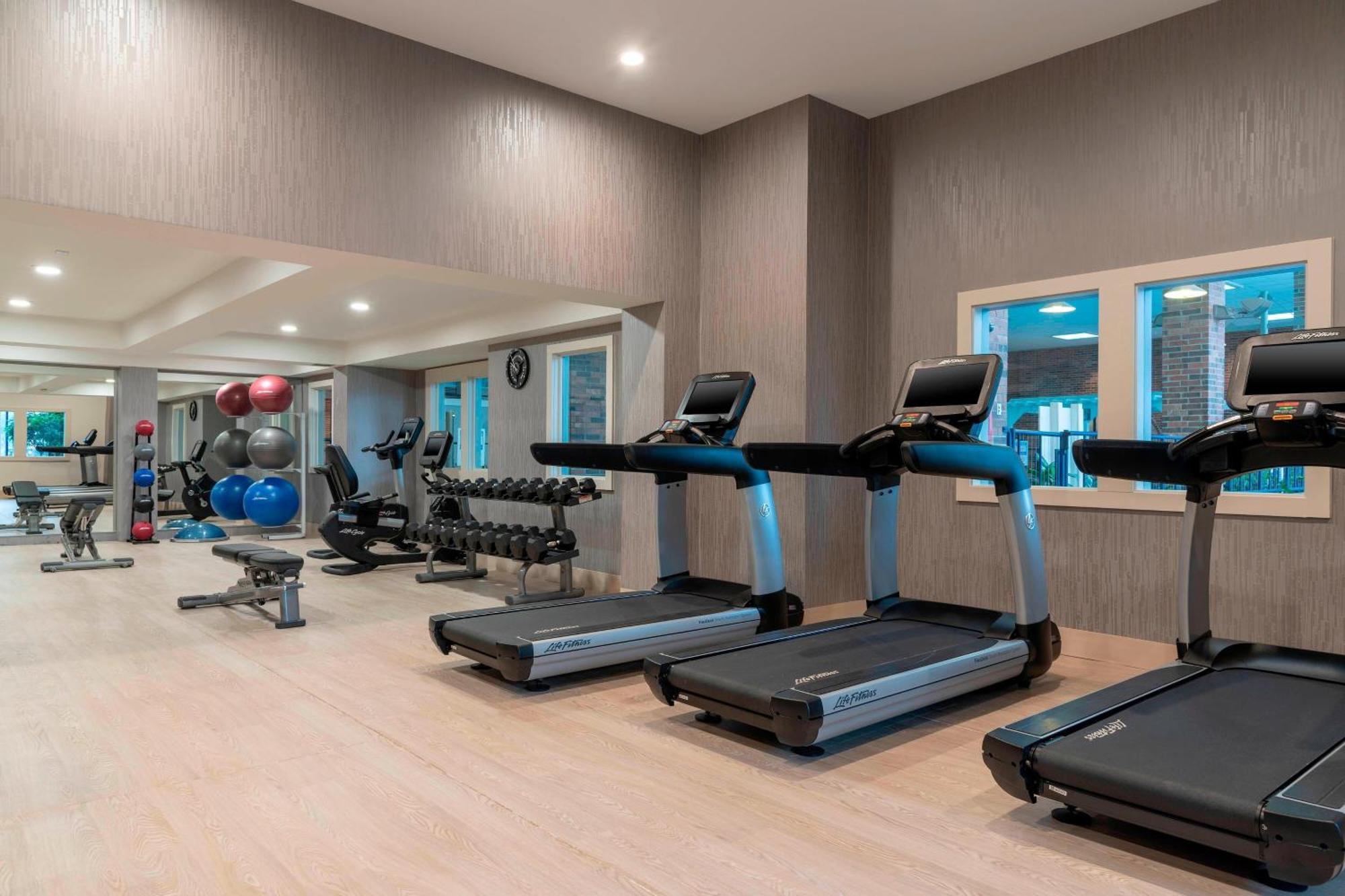 Delta Hotels By Marriott Kalamazoo Conference Center Bagian luar foto