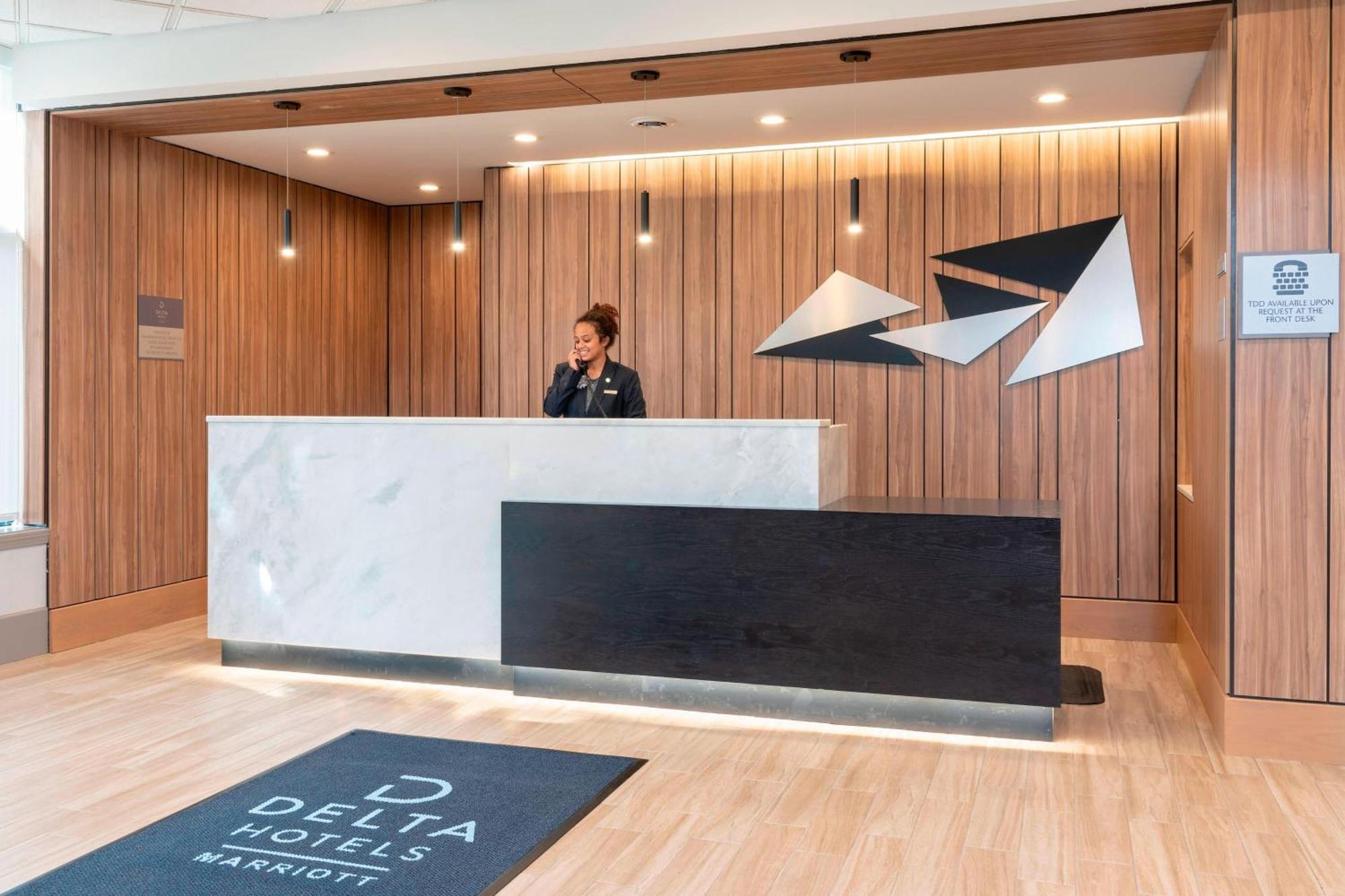 Delta Hotels By Marriott Kalamazoo Conference Center Bagian luar foto