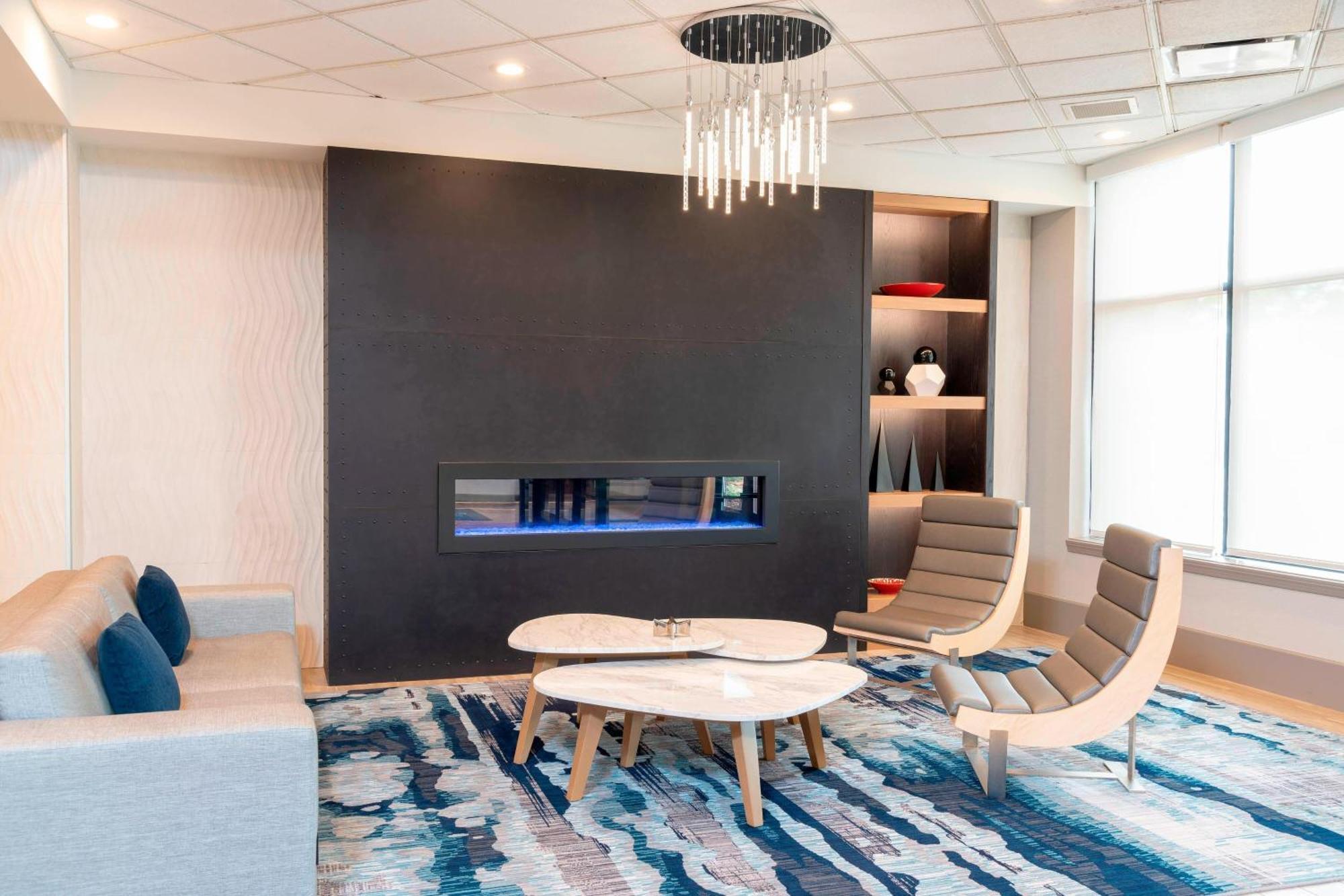 Delta Hotels By Marriott Kalamazoo Conference Center Bagian luar foto